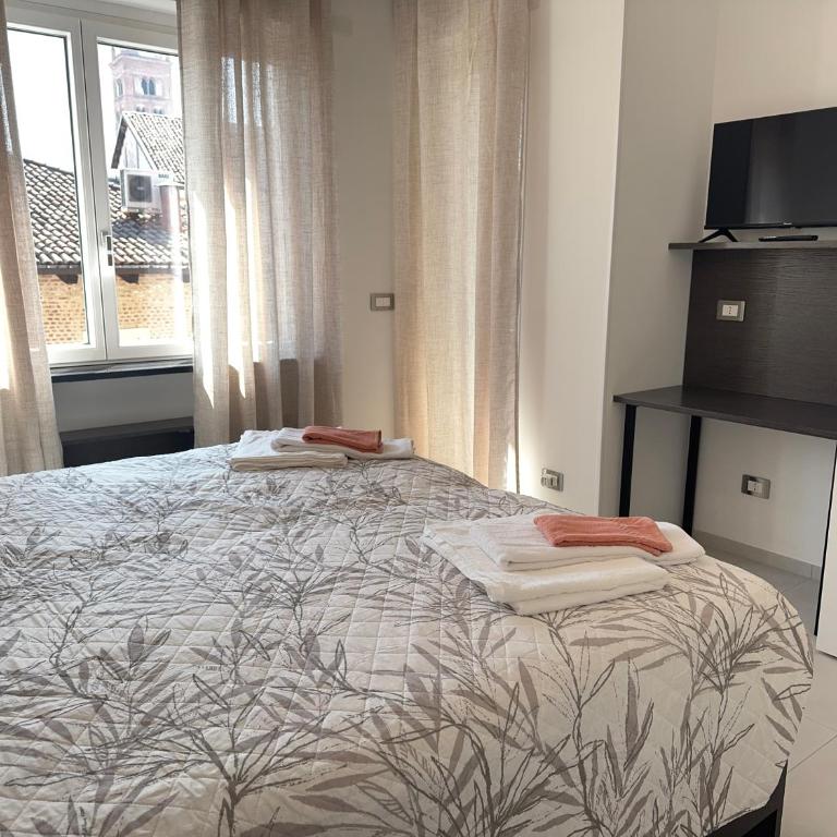 In the Historic Centre, with a View of the Towers - Appartamento con 1 Camera da Letto con Balcone e Vista Città - 11