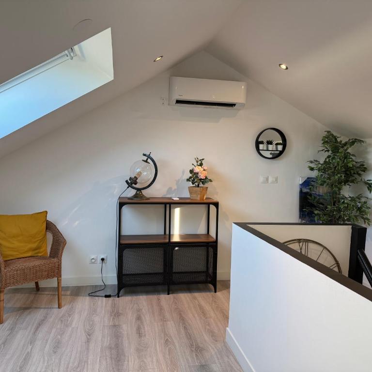 70m2 climatisé - Parking privé - Terrasse - 2 chambres - Lycée Roosevelt - Reims Arena - Appartement 2 Chambres - 12