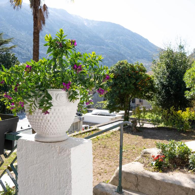 Glanz Antique Paradise near the Sea - Two-Bedroom Villa - 3