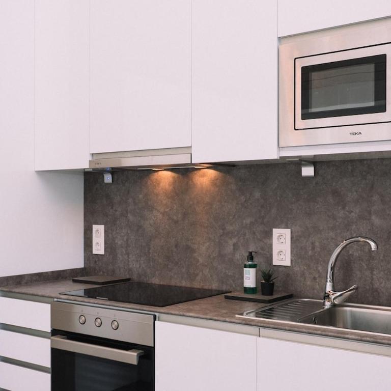 Ático con luz y brillo en Vigo by CABANA Rentals - Apartamento de 1 Dormitorio con balcón y vistas a la ciudad - 26