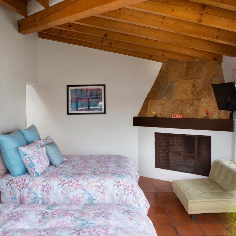 Casa Los Pinos, with a lake view in Avándaro - Villa - 25