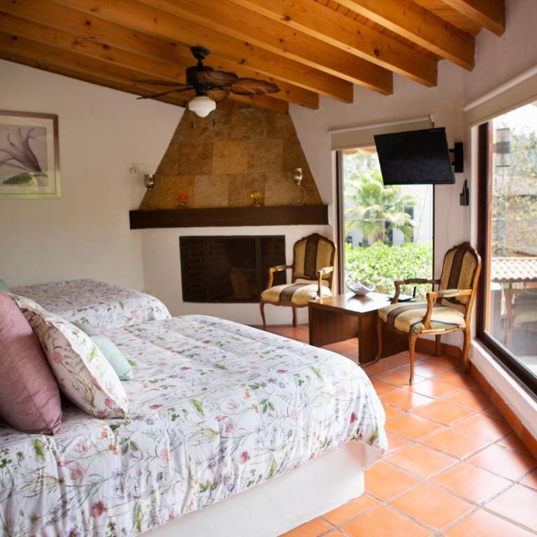 Casa Los Pinos, with a lake view in Avándaro - Villa - 4