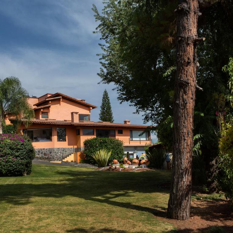 Casa Los Pinos, with a lake view in Avándaro - Villa - 39