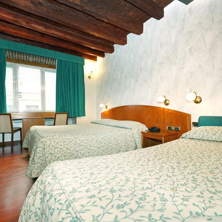 Hotel Corot - Triple Room - 11