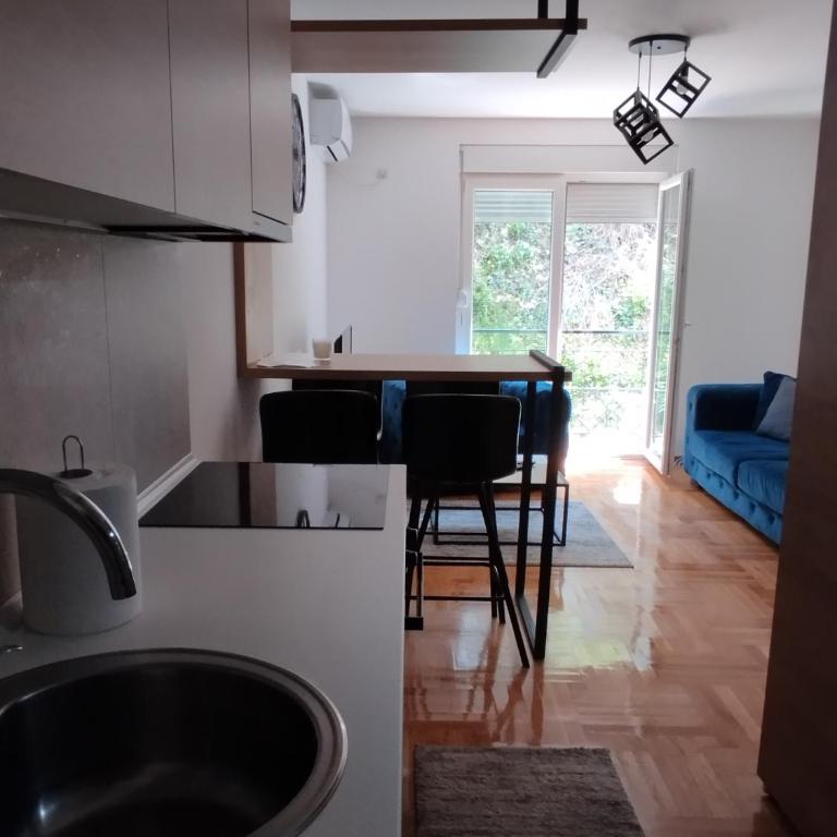 Cvetkovic LUX Аpartmani & Free GARAŽA - Apartman Tipa "Suite" s Pogledom na Grad - 2
