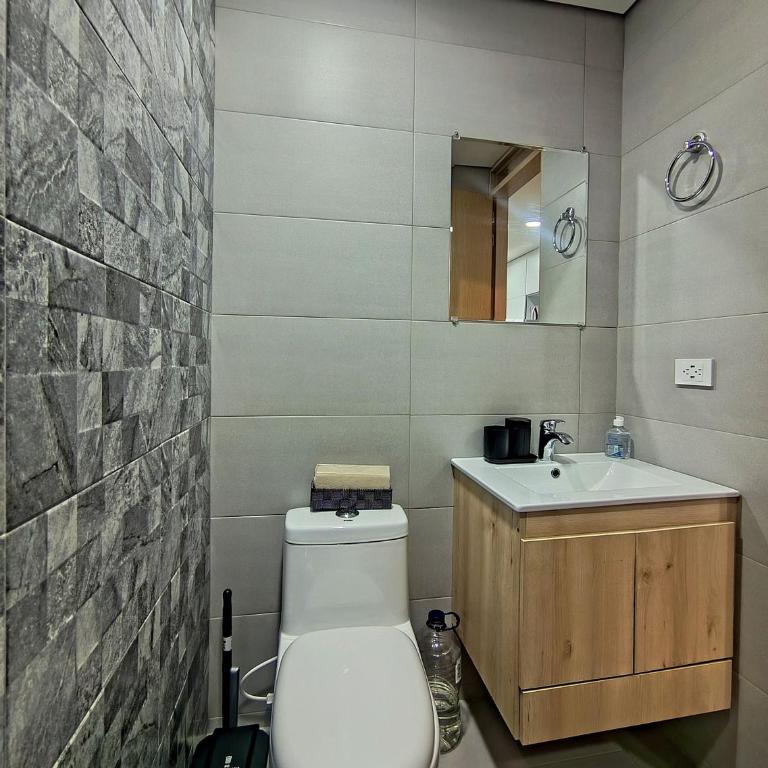 Comfortable and quiet loft, queen bed, Usaquén - Apartment with Mountain View - 28