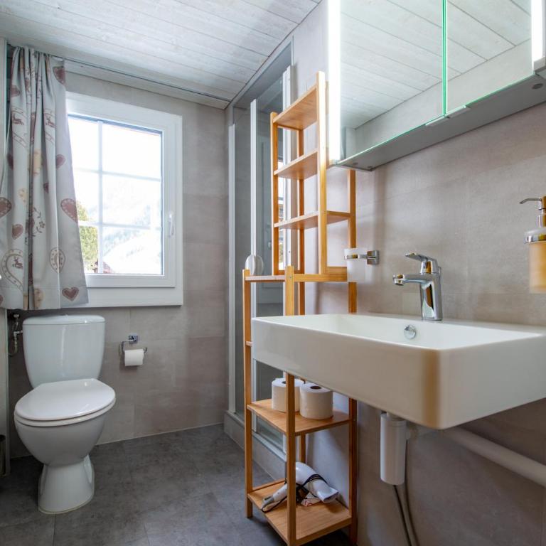Ferienhaus Gäbi - Ferienwohnungen - Apartment mit 2 Schlafzimmern und Terrasse - 7