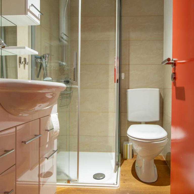 Ferienhaus Gäbi - Ferienwohnungen - Apartment mit 1 Schlafzimmer und Garten - 2