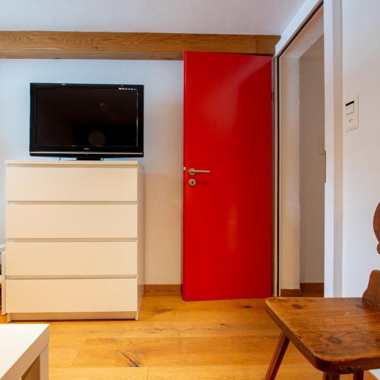 Ferienhaus Gäbi - Ferienwohnungen - Apartment mit 1 Schlafzimmer und Garten - 4