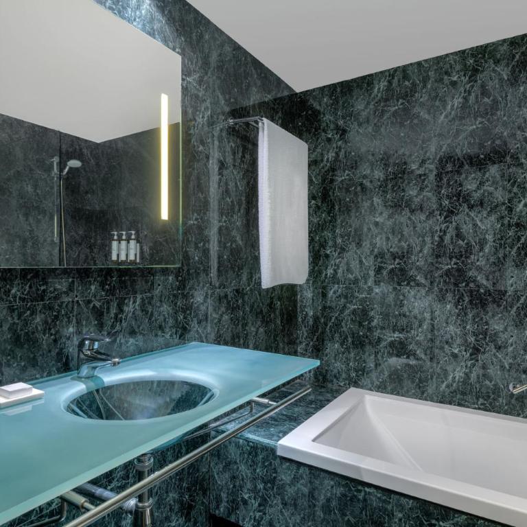 AC Hotel Córdoba by Marriott - Habitación Estándar con 1 cama grande - 1