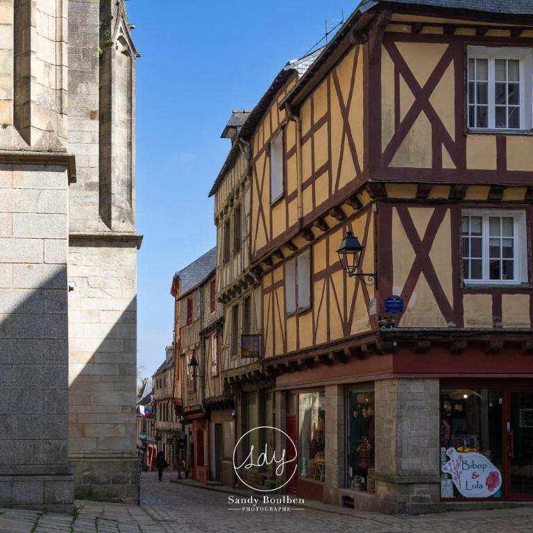 Les Remparts - 250 m from port - WiFi - Parking - Calme - Two-Bedroom Apartment - 24
