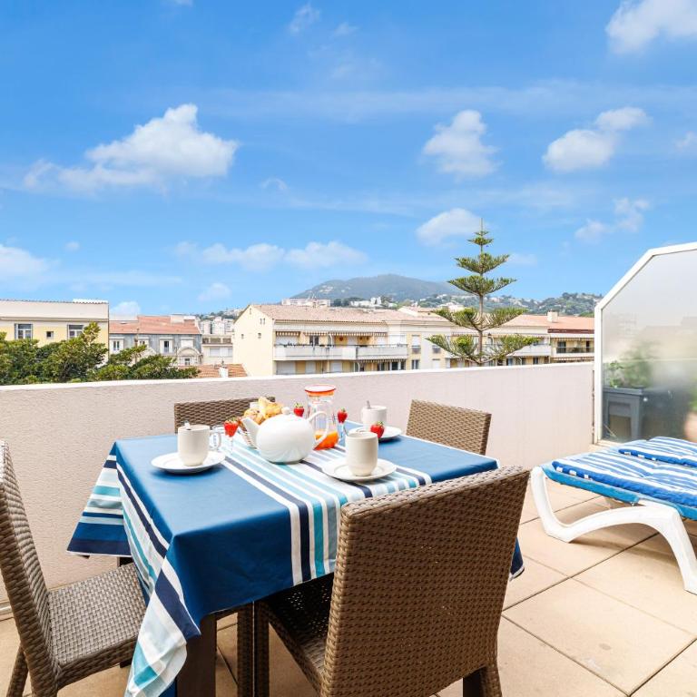 902 - Apartment top floor with AC - Appartement 1 Chambre avec Terrasse - 1