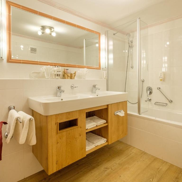 AllgäuHotel Tanneck - Deluxe Doppelzimmer mit Balkon - 1