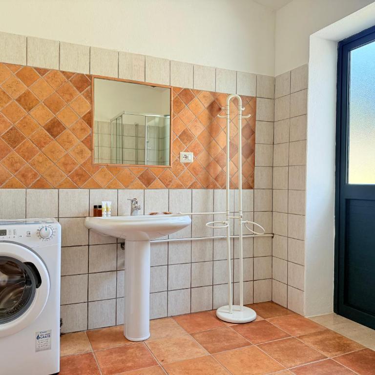 Il Glicine - Appartamenti a 4 chilometri dal mare di Orosei - Casa a Schiera con 2 Camere da Letto - 30