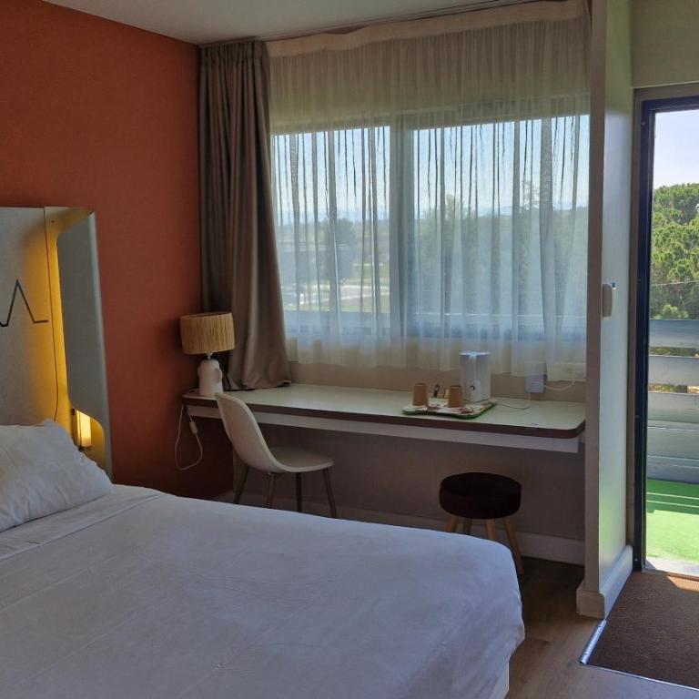 Kyriad Carcassonne - Aéroport - Twin Room with free spa access - 5