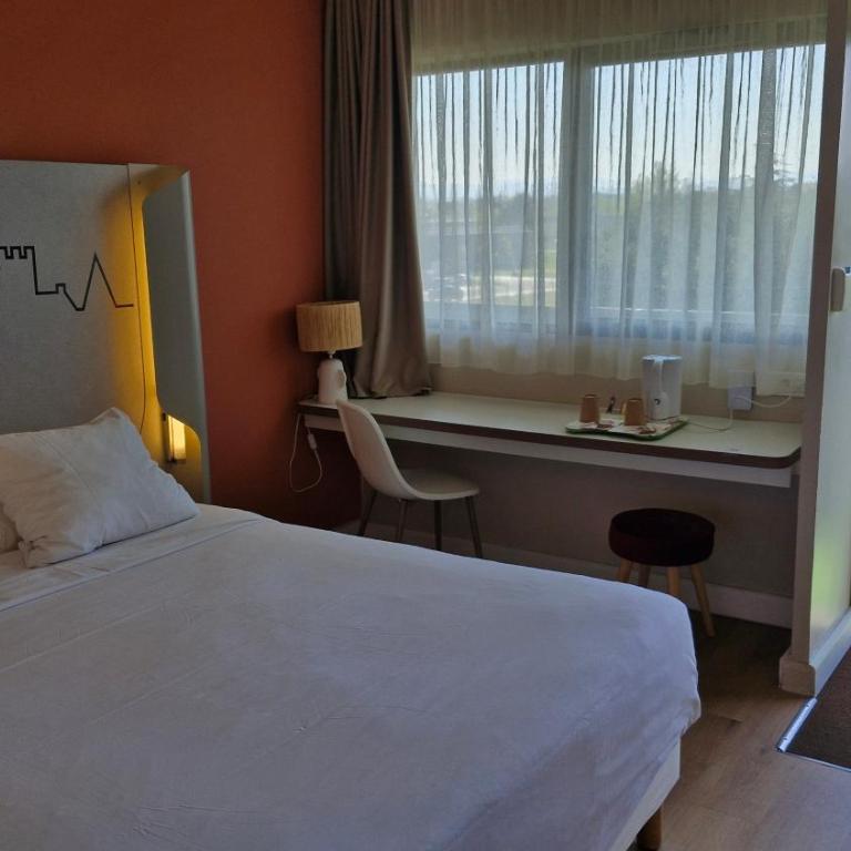 Kyriad Carcassonne - Aéroport - Twin Room with free spa access - 7