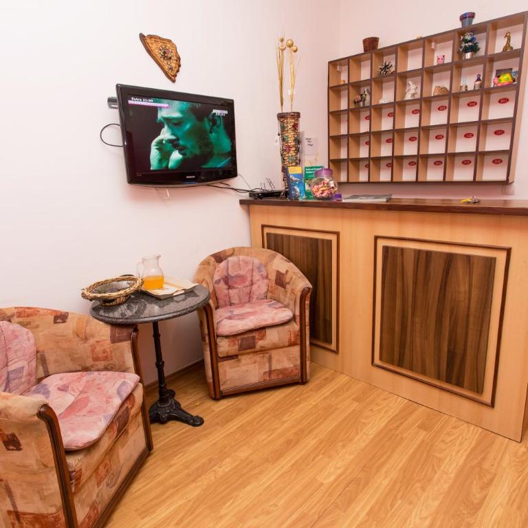 Villa Edem - Family Room with Balcony - 10