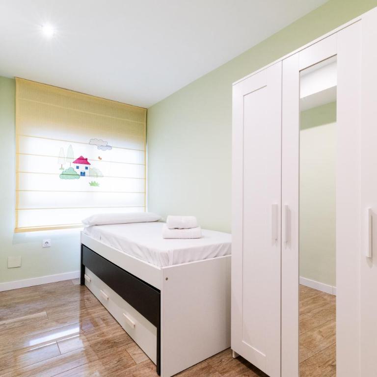 Ronda Familiar Apartment - Three-Bedroom Apartment - 41