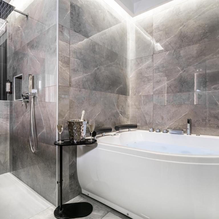 Karma6Rooms - in Sicilia nel centro di Catania - King Room with Spa Bath - 11