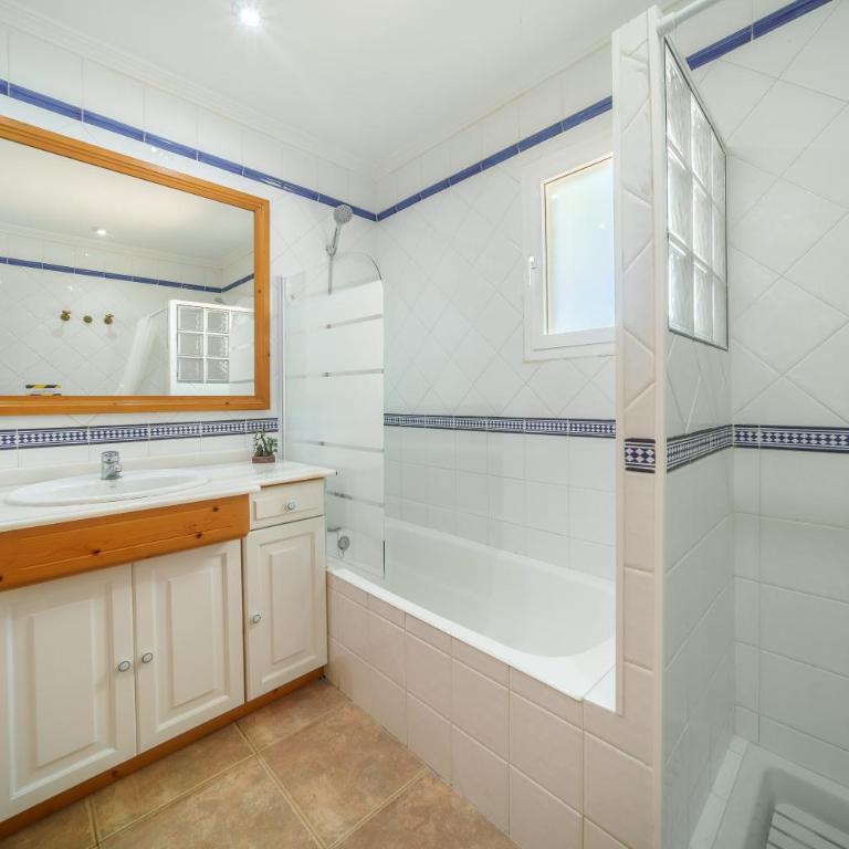 Villa Can Patriarca with Pool, Garden, Mountain Views, ideal for Families - Casa de 4 dormitorios - 34