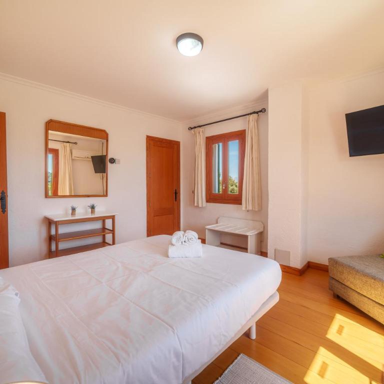 Villa Can Patriarca with Pool, Garden, Mountain Views, ideal for Families - Casa de 4 dormitorios - 37