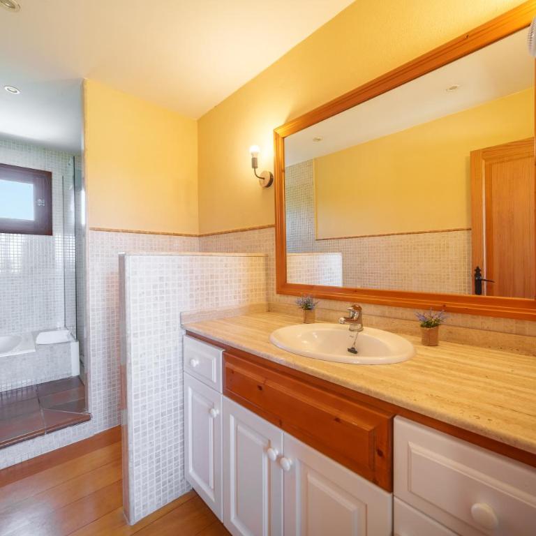 Villa Can Patriarca with Pool, Garden, Mountain Views, ideal for Families - Casa de 4 dormitorios - 39