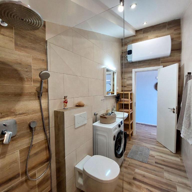 Mio Monte Apartments - Free Parking and Wi-Fi - Calm, Garden, See and Mountain View, Tivat - Porto Montenegro 2km - One-Bedroom Premium Apartment with Ocean View - 16