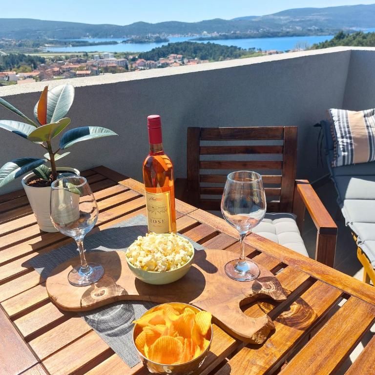 Mio Monte Apartments - Free Parking and Wi-Fi - Calm, Garden, See and Mountain View, Tivat - Porto Montenegro 2km - One-Bedroom Premium Apartment with Ocean View - 15