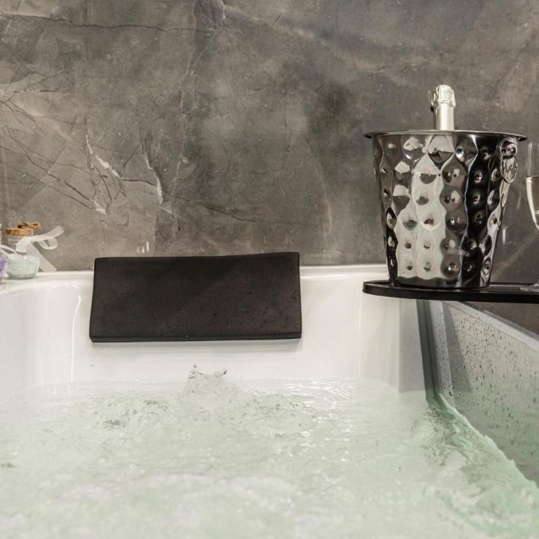 Karma6Rooms - in Sicilia nel centro di Catania - Queen Room with Spa Bath - 1