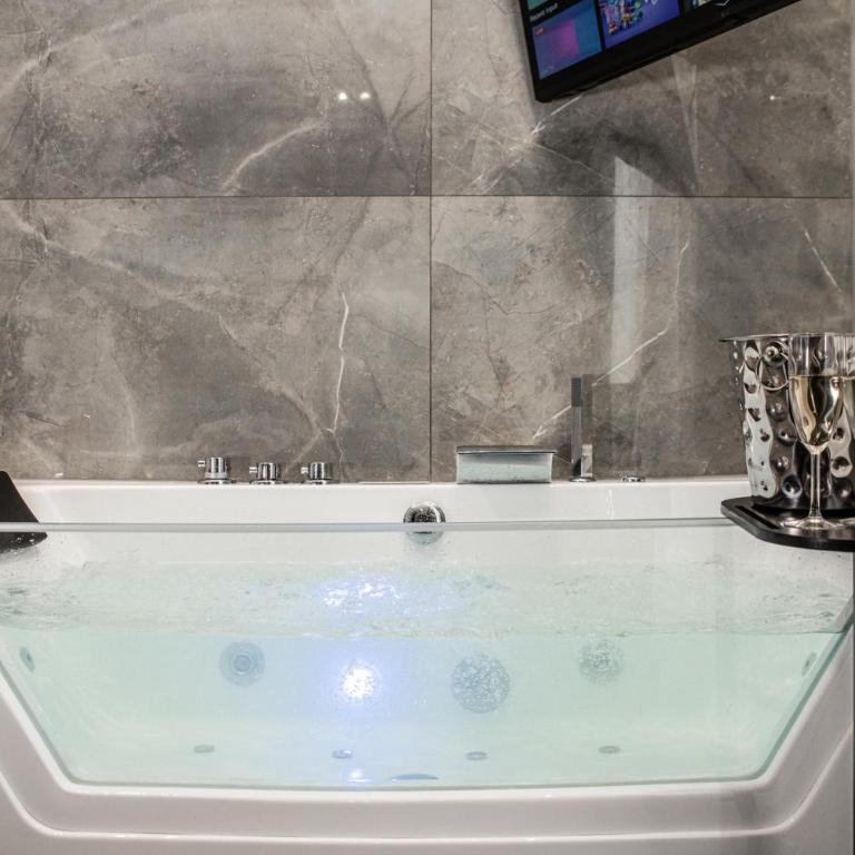 Karma6Rooms - in Sicilia nel centro di Catania - Queen Room with Spa Bath - 13