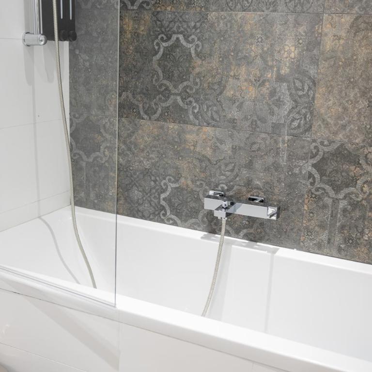 Bottega Artistica Guest House - Camera Matrimoniale con Bagno Privato - 1