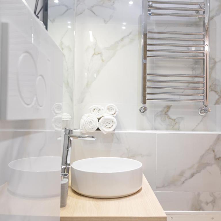 Bottega Artistica Guest House - Camera Tripla con Bagno Privato - 5