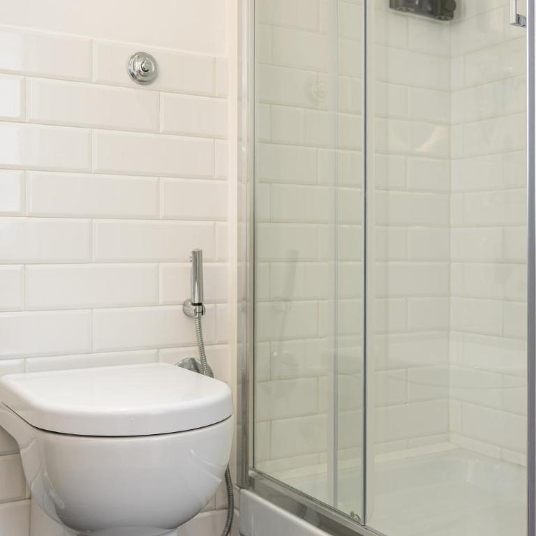 Bottega Artistica Guest House - Camera Matrimoniale con Bagno Privato - 14