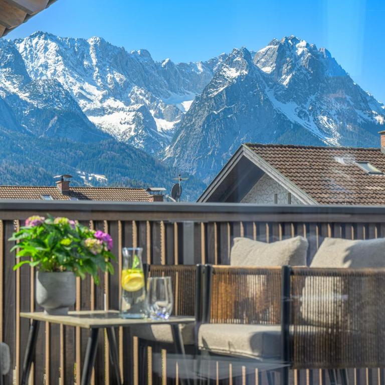 BergAlpine - Appartamento con 2 Camere da Letto, Balcone e Vista Montagna - 1