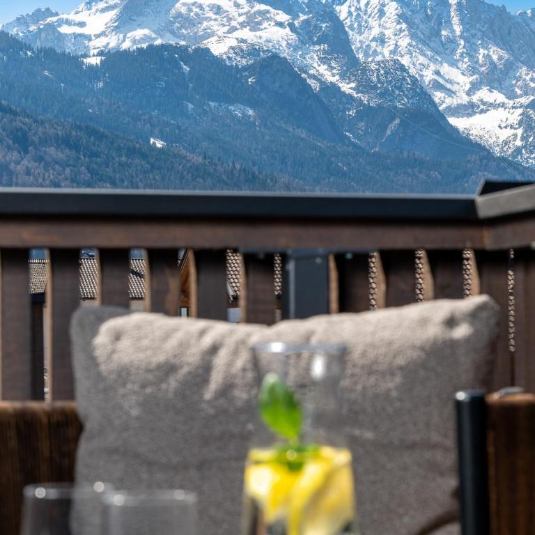 BergAlpine - Appartamento con 2 Camere da Letto, Balcone e Vista Montagna - 2
