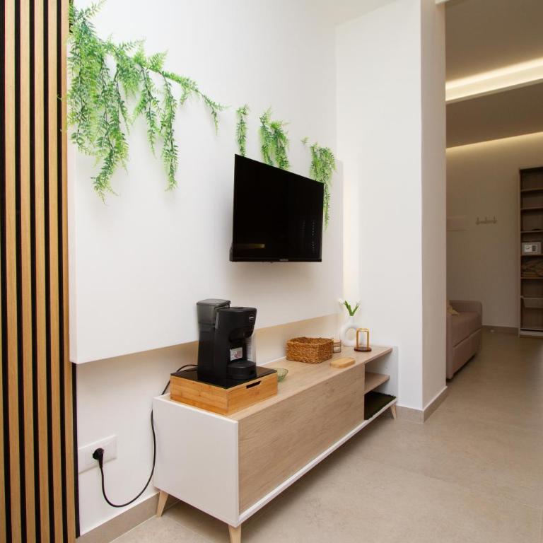 Suites Domus Fysi - Quadruple Room with Private Bathroom - 12