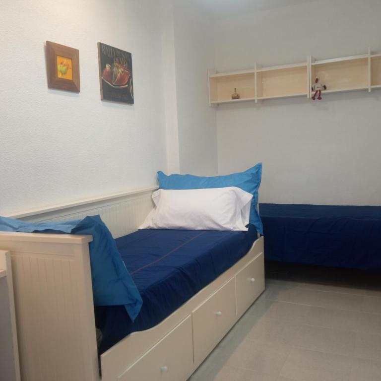 VENEZIOLA SUNSET BEACH, sea, pool, soccer court, garden & barbecue - Three-Bedroom Apartment with Sea View - 24