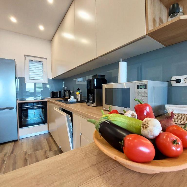 Mio Monte Apartments - Free Parking and Wi-Fi - Calm, Garden, See and Mountain View, Tivat - Porto Montenegro 2km - Two-Bedroom Deluxe Apartment with Ocean View - 3