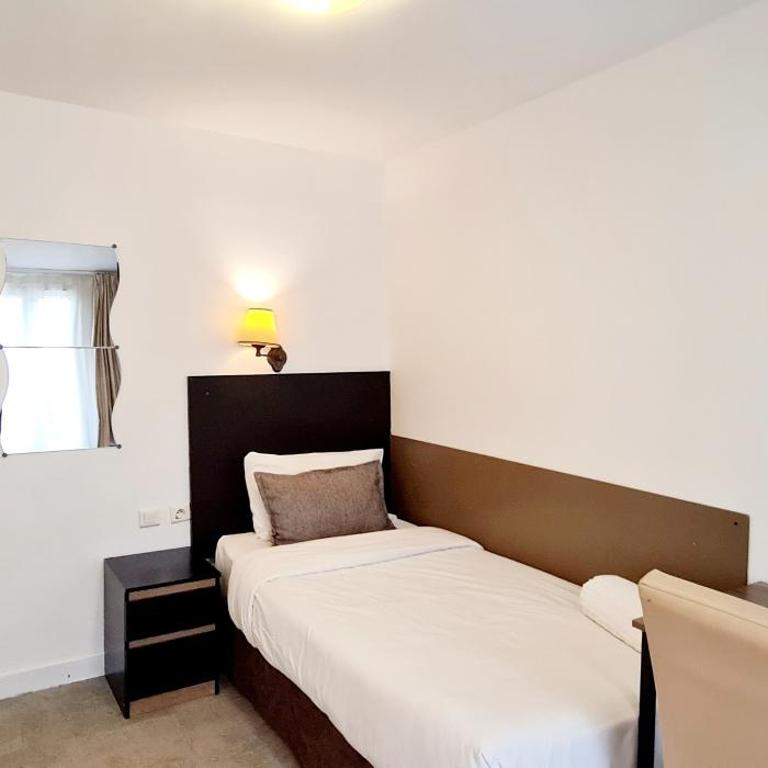Hotel de France 18 - Chambre Simple avec Salle de Bains Commune - 3