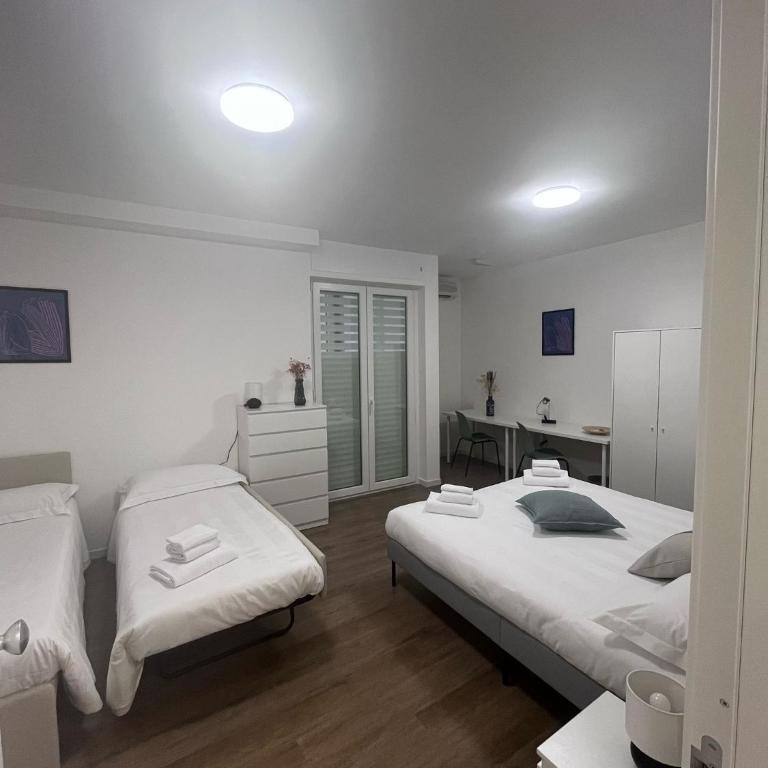 Guest House Biscardi - Triple Room with Bathroom - 2