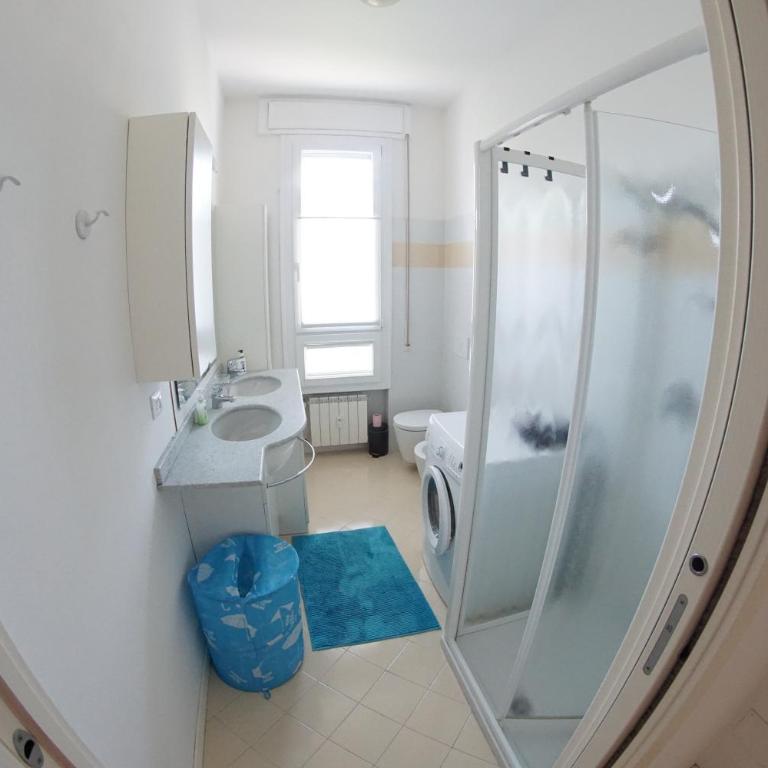 Family Haven a roomy and cosy suite just 200 mt from Lake Como with free parking garage! - Appartamento con 2 Camere da Letto - 4
