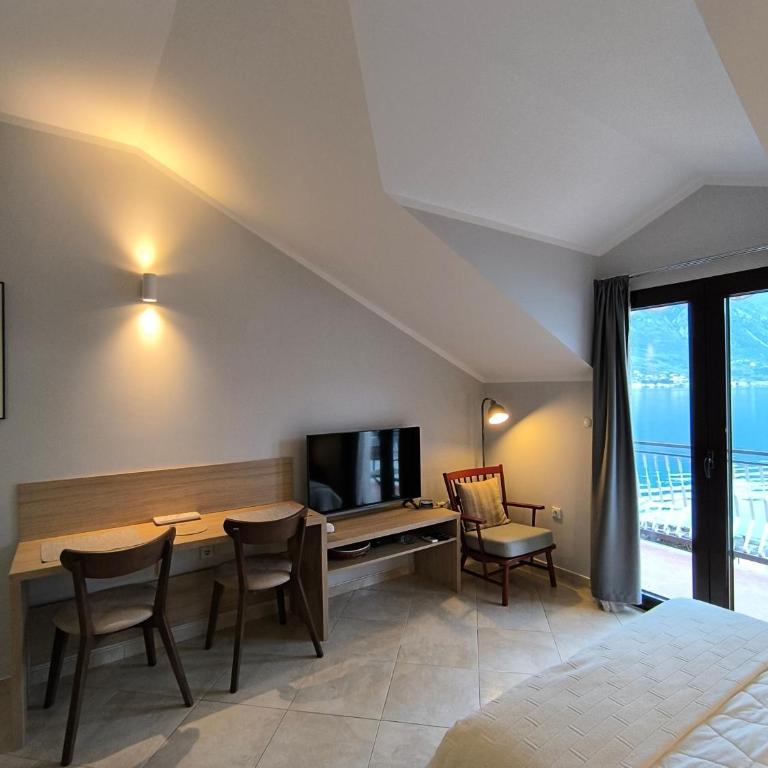 Apartments Djurovic - Studio with Sea View - 7