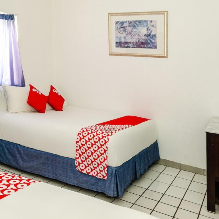 OYO Hotel Cabo Del Sur, Cabo San Lucas - Standard Three beds - 1