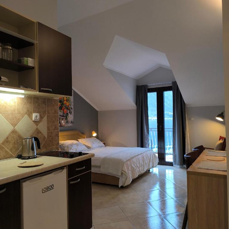 Apartments Djurovic - Studio with Sea View - 4