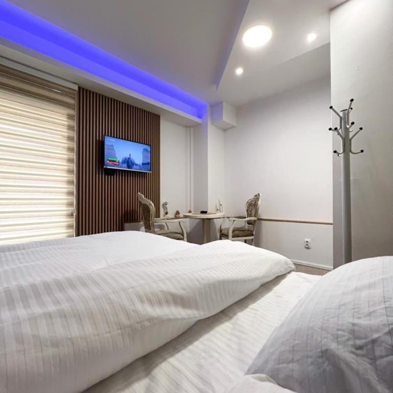 Room Gold - Dvokrevetna Soba sa Bračnim Krevetom i Balkonom - 5