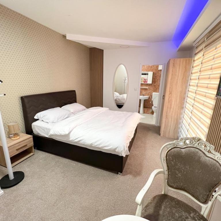 Room Gold - Dvokrevetna Soba sa Bračnim Krevetom i Balkonom - 6