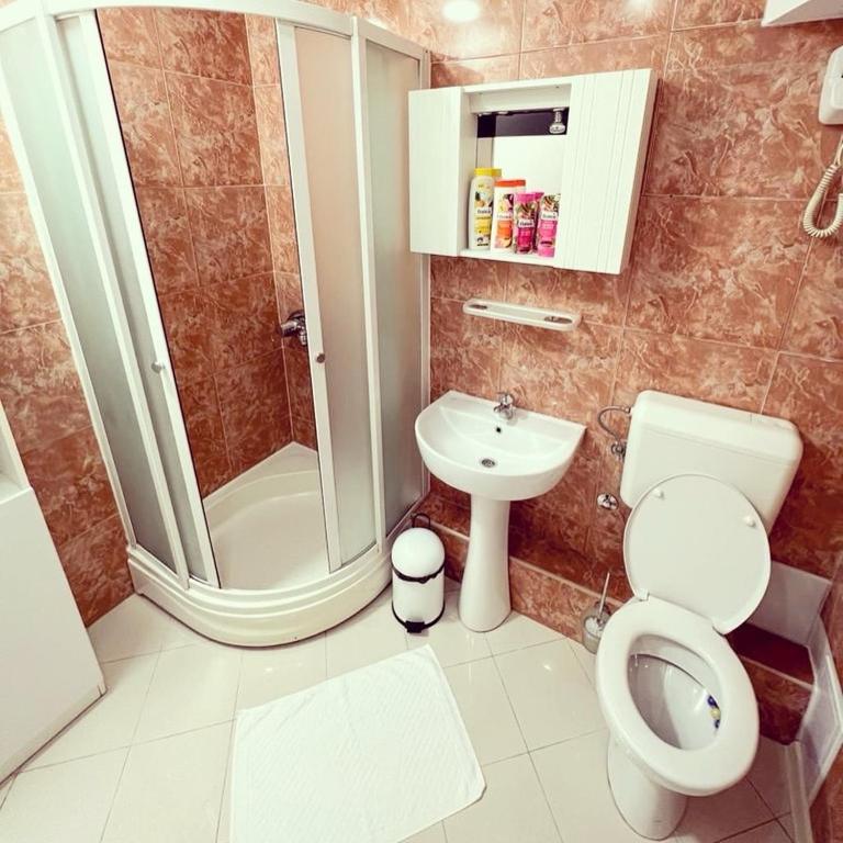 Room Gold - Dvokrevetna Soba sa Bračnim Krevetom i Balkonom - 10