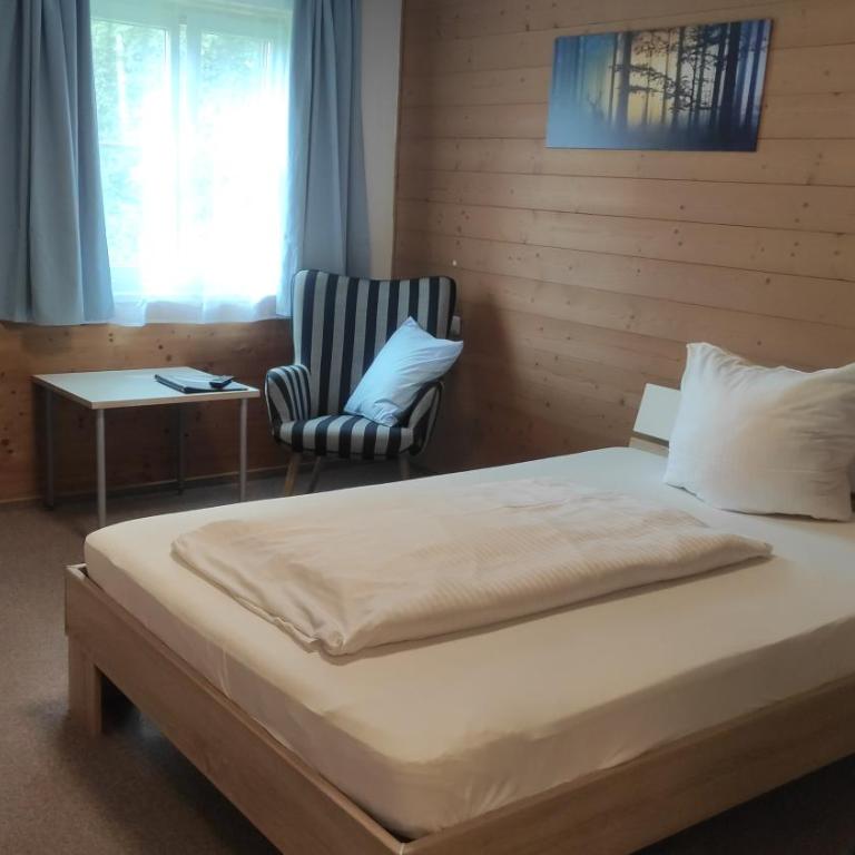 Pension Weißer Hirsch - Zimmer mit Queensize-Bett - 1