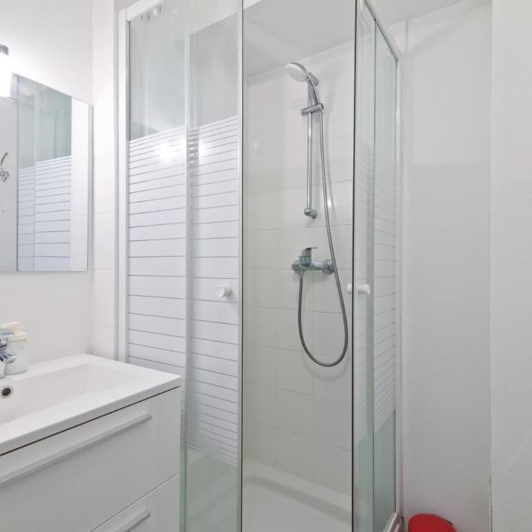 Heart of Paris Studio-2P Invalides Free Netflix - Studio - 9