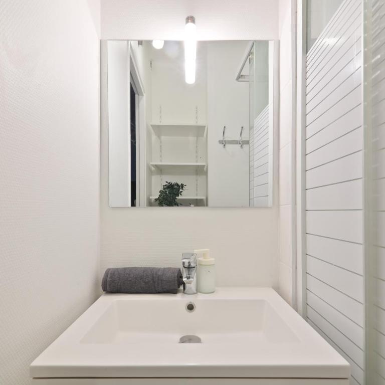 Heart of Paris Studio-2P Invalides Free Netflix - Studio - 10